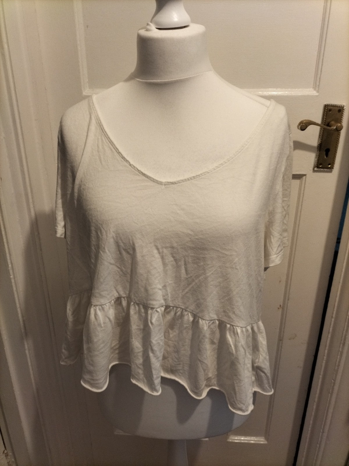 Ladies Gap Size Large White Short Sleeved Top