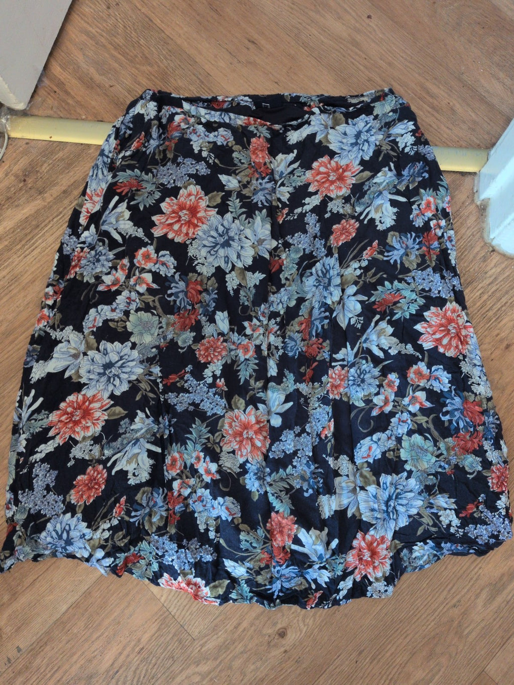 Carr Westley 18 Navy Floral Elasticated Skirt Midi