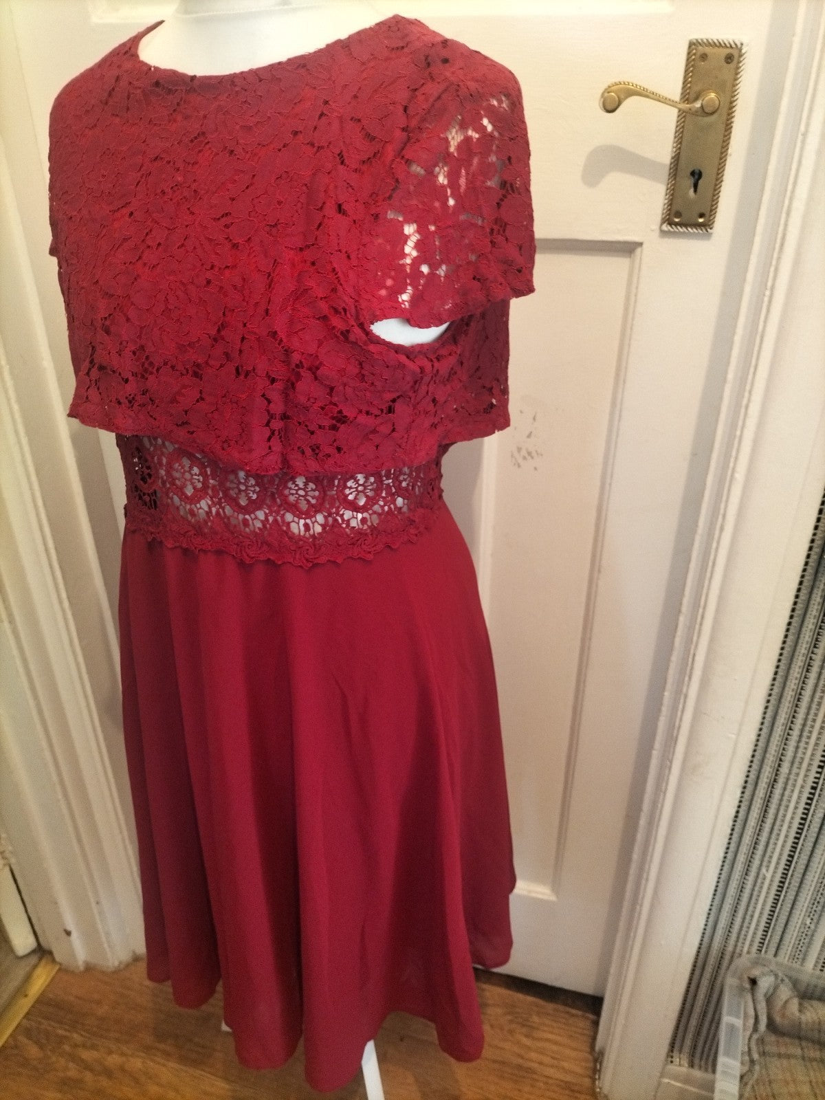 Ladies Boohoo Size 12 Burgundy Purple Lace Upper Short Sleeve Dress
