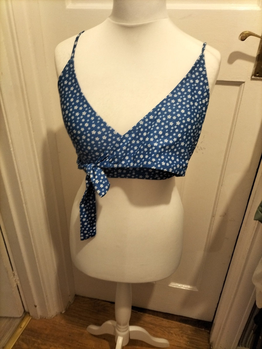 Ladies Size Medium Blue And White Floral Bikini Bra