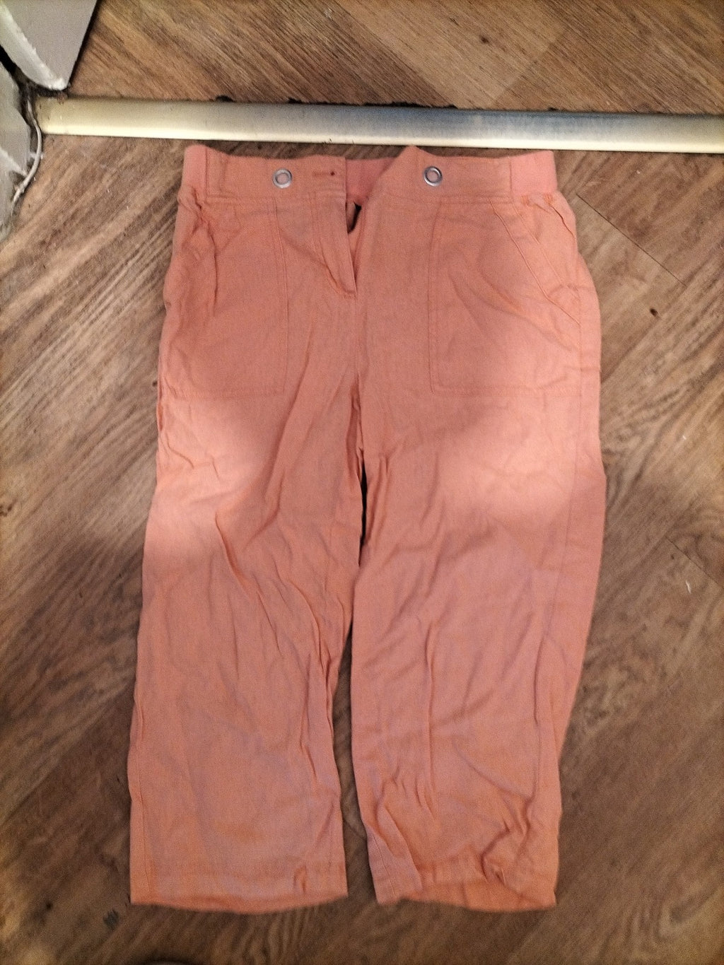 Ladies Kaleidoscope Size Large Peach Cropped Trousers