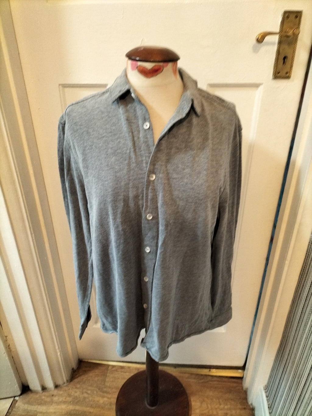 Mens Tu Size Large Grey Long Sleeved Polo Style Shirt