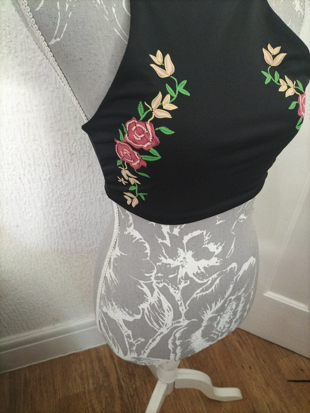 Ladies Boohoo Size 8 Black Floral Swim Wear Top
