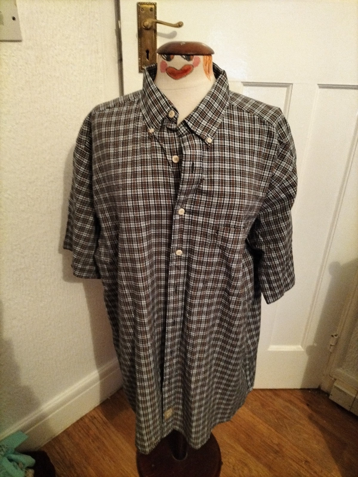 Mens Khakis Size Large Check Short Sleeved Shirt