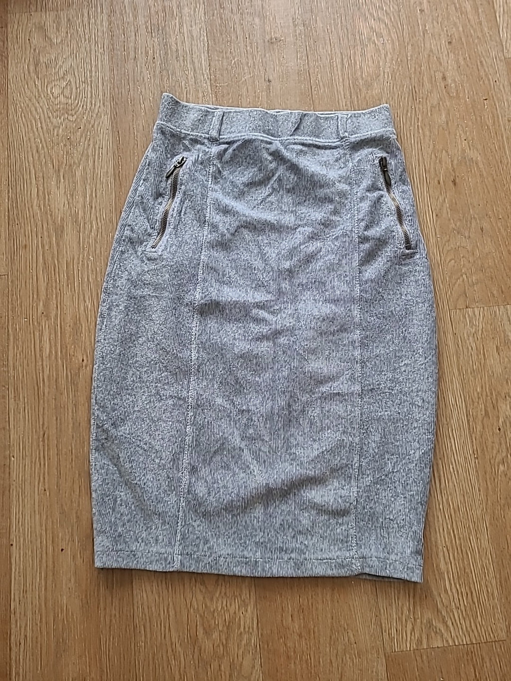 Ladies Tu Size 8 Grey Pencil Stretch Skirt Midi