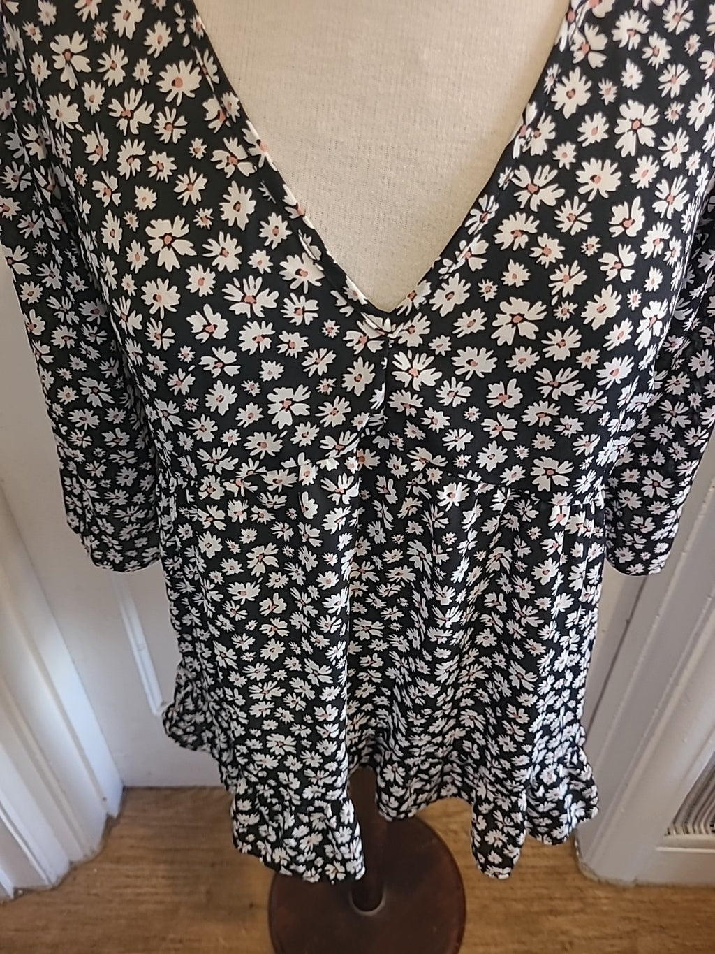 Ladies Miss Selfridge Size 10 Daisy Floral Short Sleeved Tshirt
