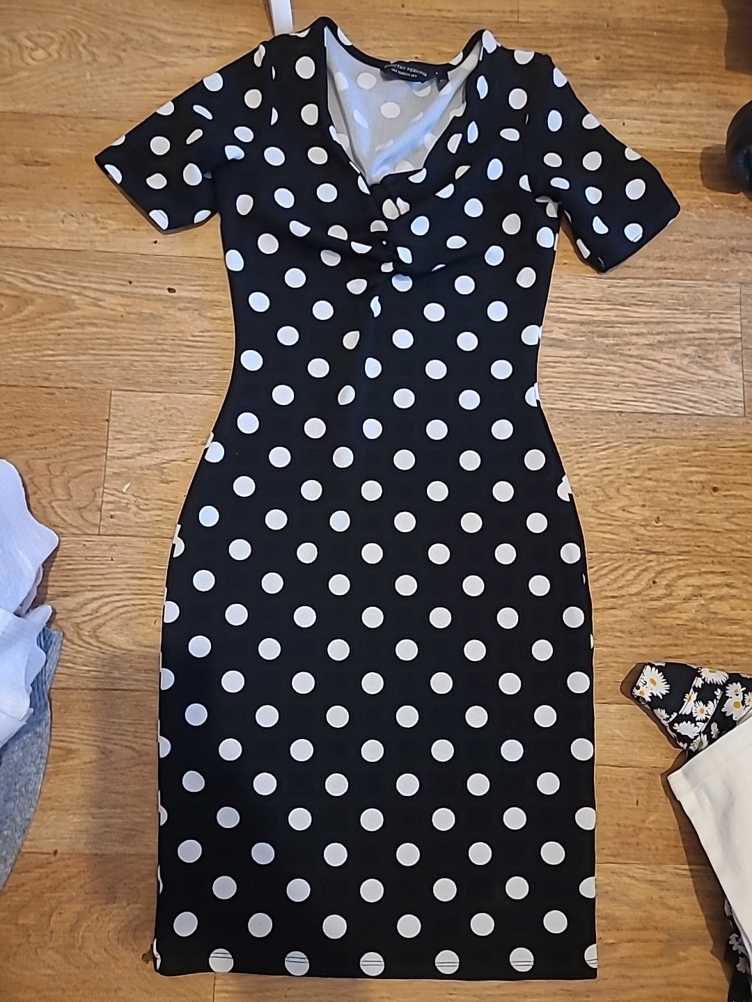 Ladies Dorothy Perkins Size 6 Polkadot V Neck Short Sleeved Dress