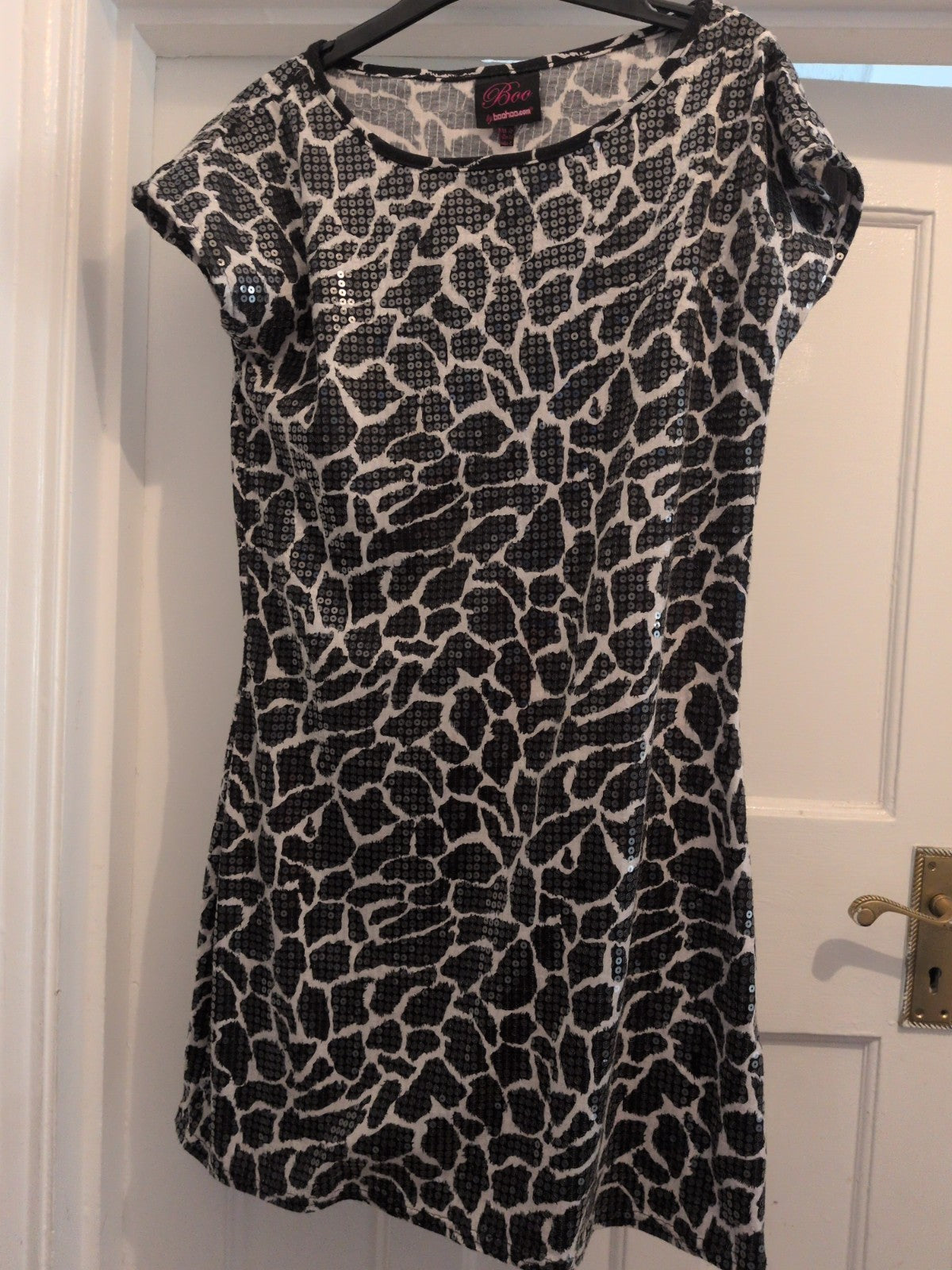 Boohoo 12 Black And White Sequin Short Sleeve Dress