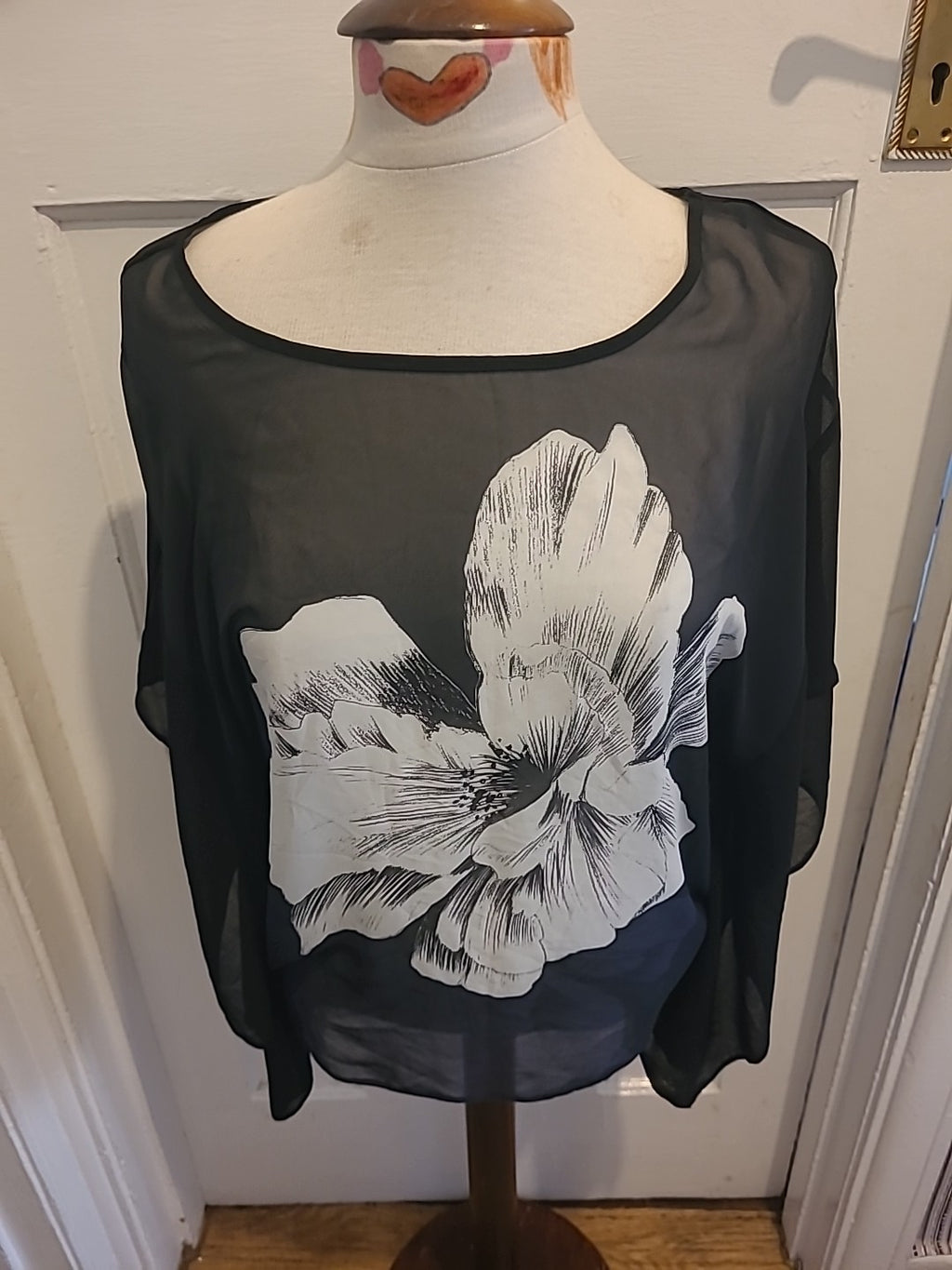 Ladies John Rocha Size 8 Black With Large White Flower Oversized Blouse