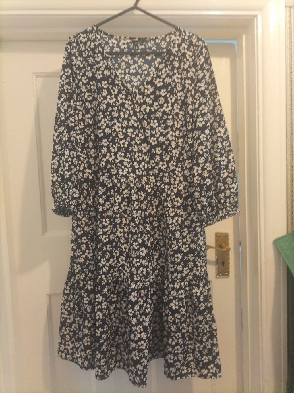 Ladies M&Co Size 8 Navy White Floral Mid Sleeved Dress