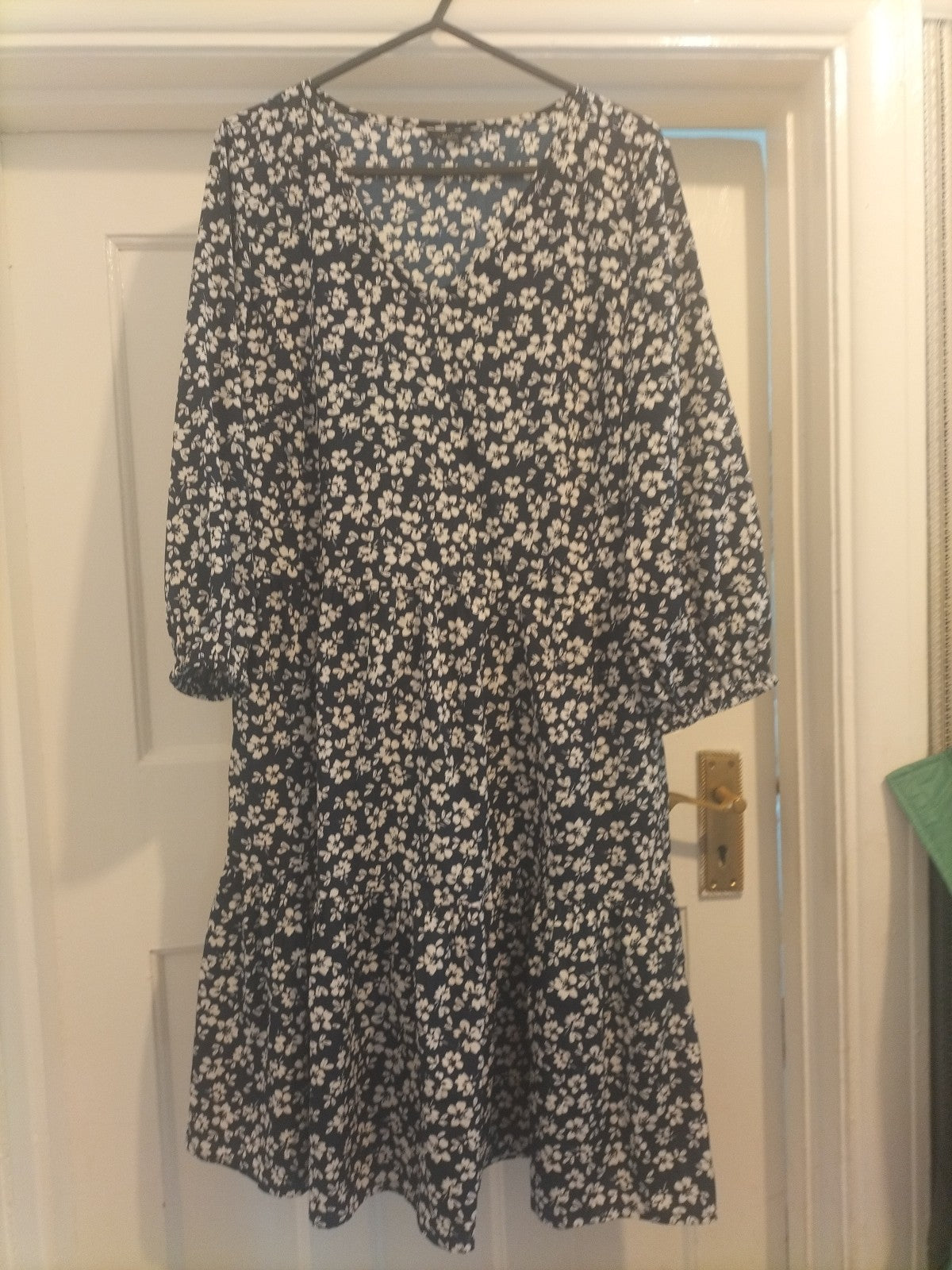 Ladies M&Co Size 8 Navy White Floral Mid Sleeved Dress