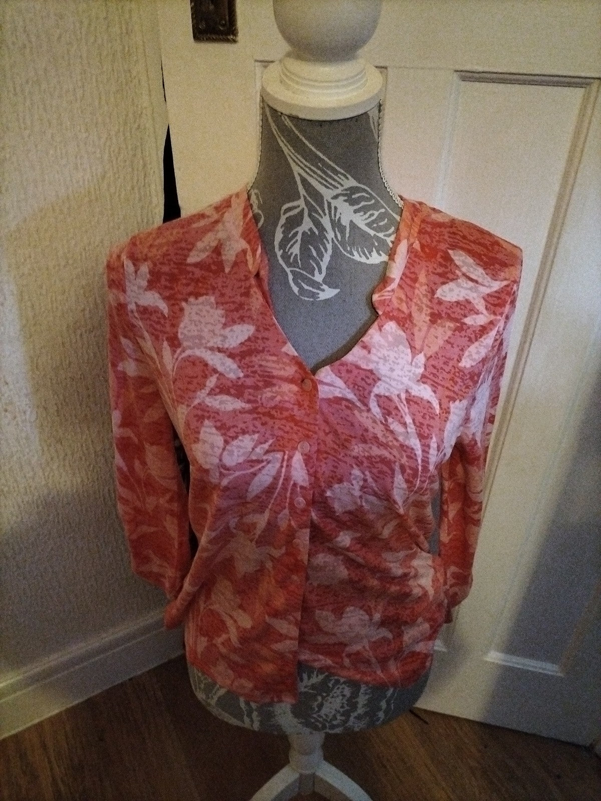 Ladies Classics Size 10 Pink Floral Buttoned Blouse