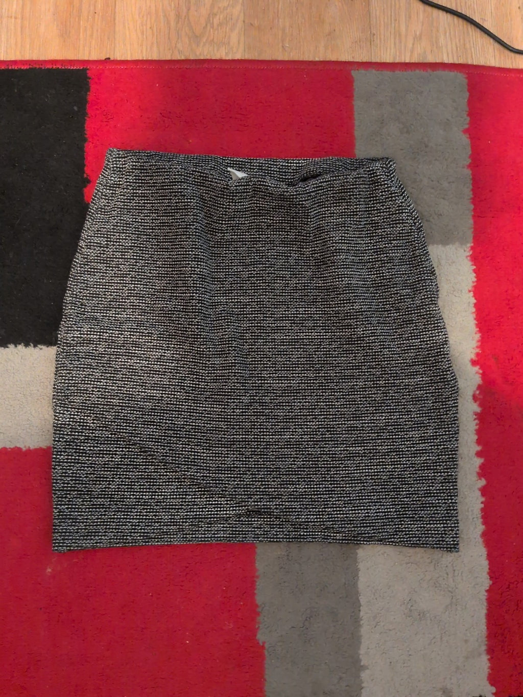 Ladies H&M Size Small Grey Fleck Mini Skirt Elasticated