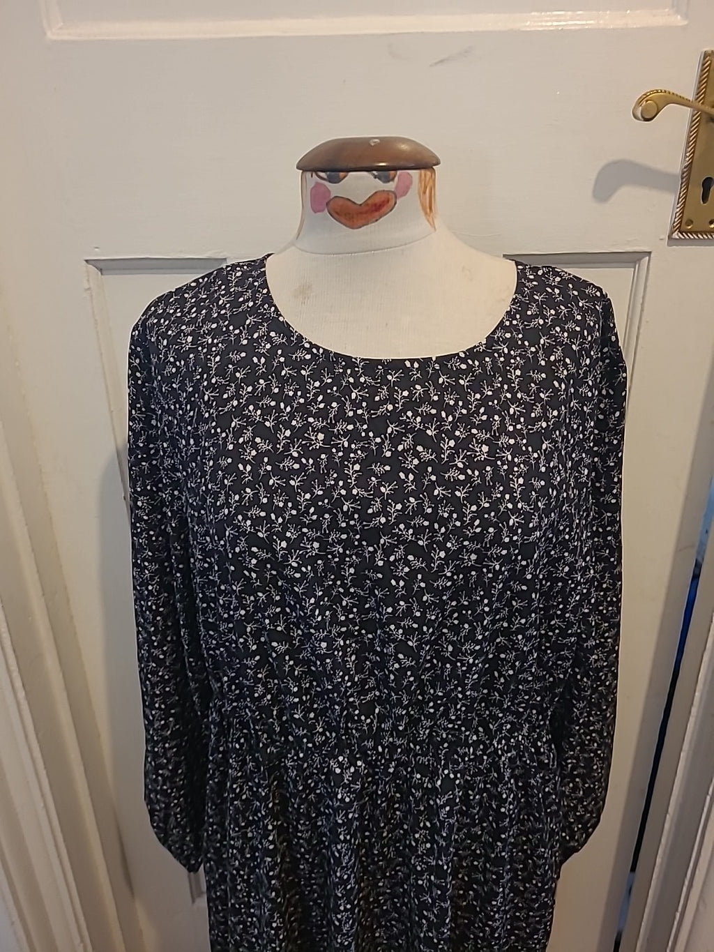 Ladies Shein Size 2XL Black/Cream Floral Elasticated Hem Long Sleeved Dress