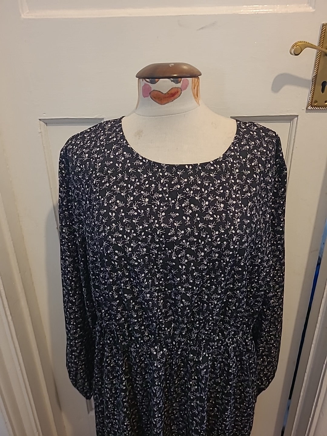 Ladies Shein Size 2XL Black/Cream Floral Elasticated Hem Long Sleeved Dress