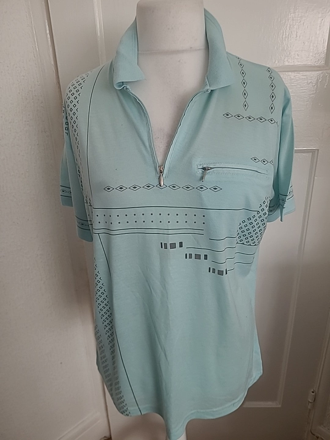 Mens Size Large Pale Blue Short Sleeved Patterned Polo