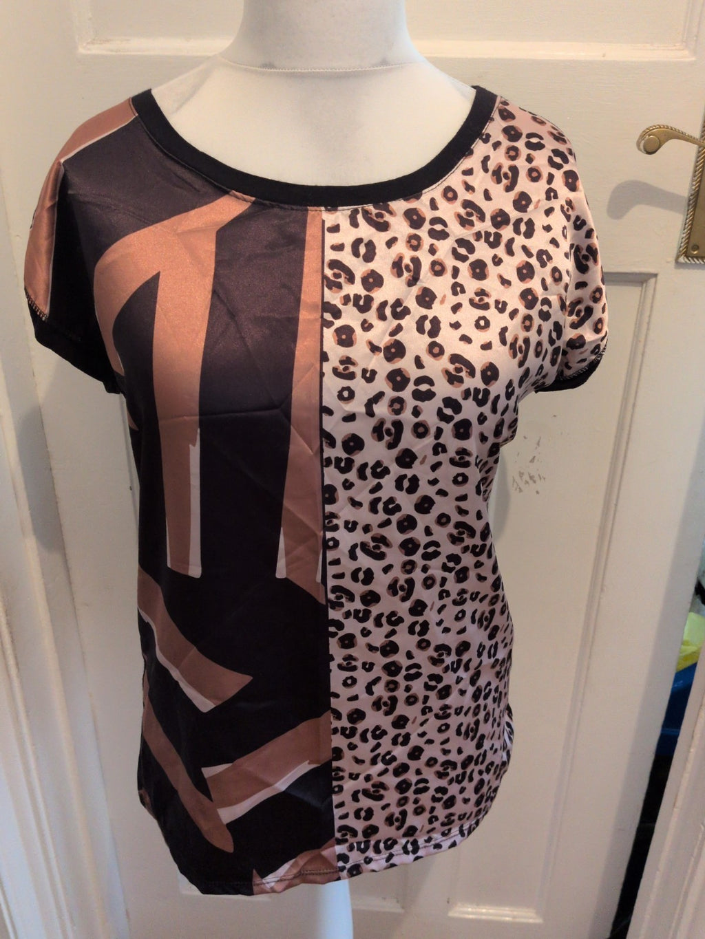 Sarah Tempest Medium Leopard Print And Black With Gold Short Sleeve Blouse