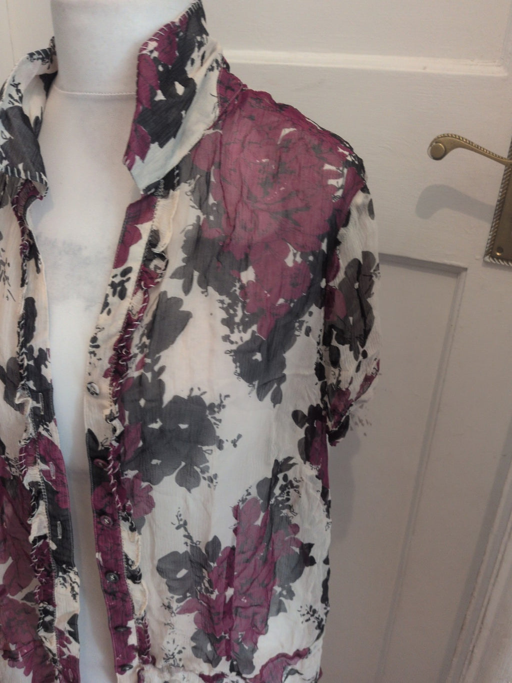 Monsoon 22 Purple White Buttons Floral Blouse Short Sleeve