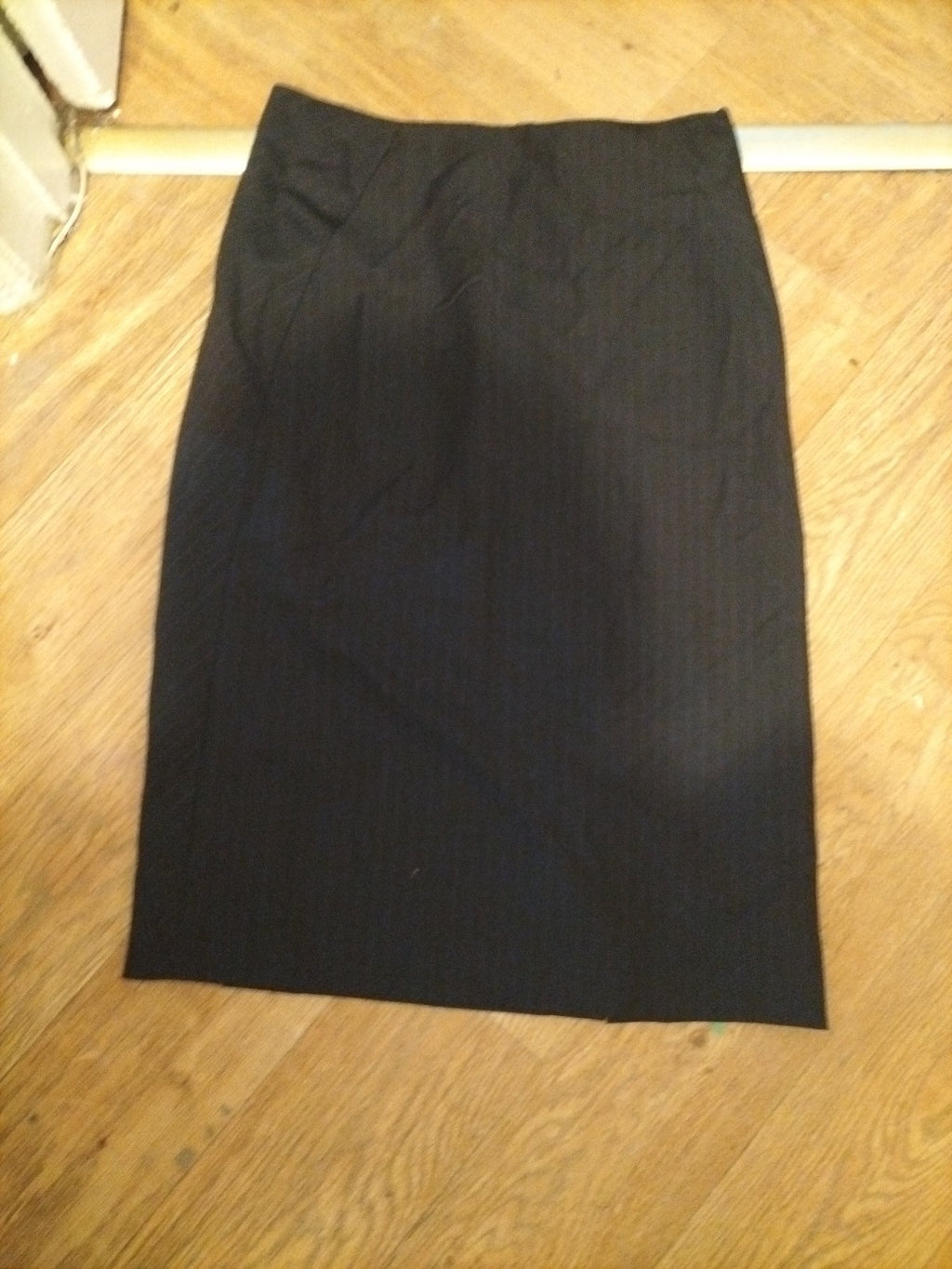 Ladies Austin Reed Size 14 Black With Pink Pinstripe Lined Skirt