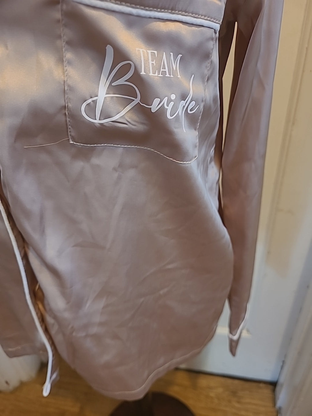 Ladies Inthestyle Size 6 Gold Bride Team Silky Night Shirt