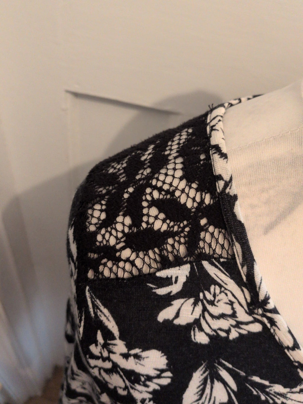 Ladies George 10 Black With White Flowers 3/4 Sleeve Blouse
