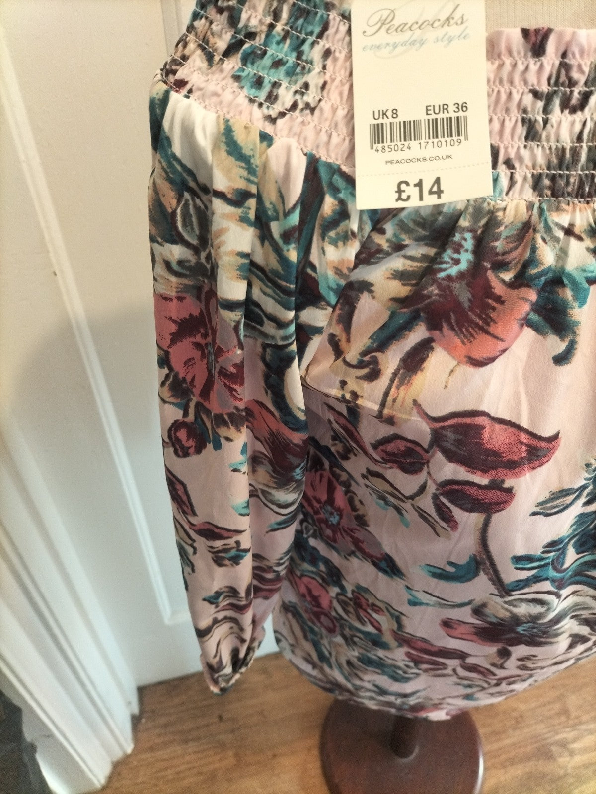 Brand New Ladies Peacocks Size 8 Floral Long Sleeved Tshirt