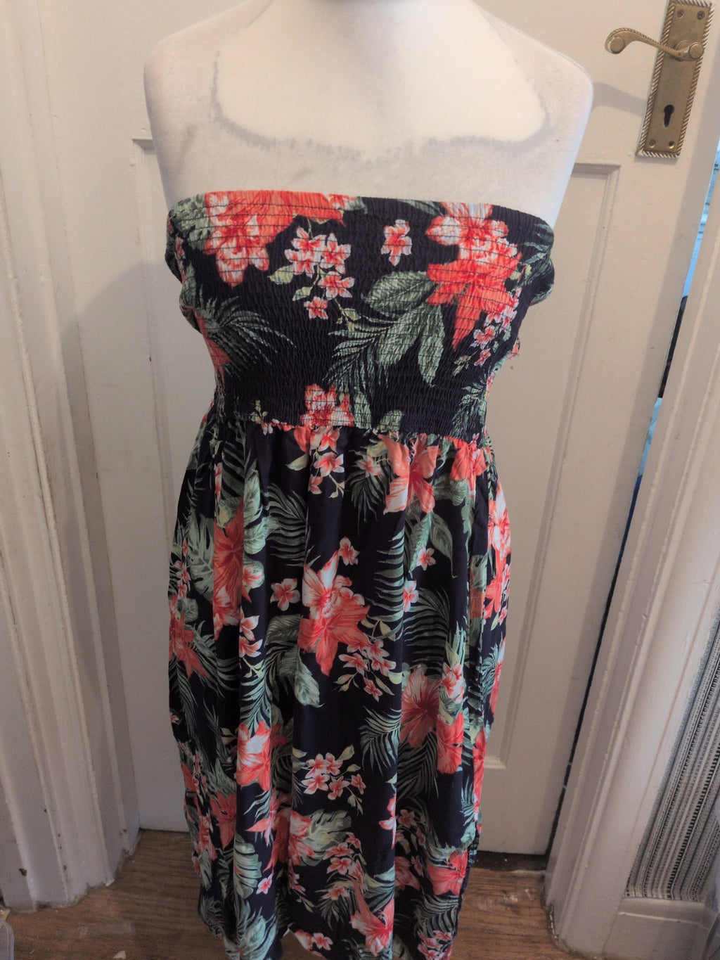 Ladies Bonmarche Strapless Dress Size 20 Navy Floral