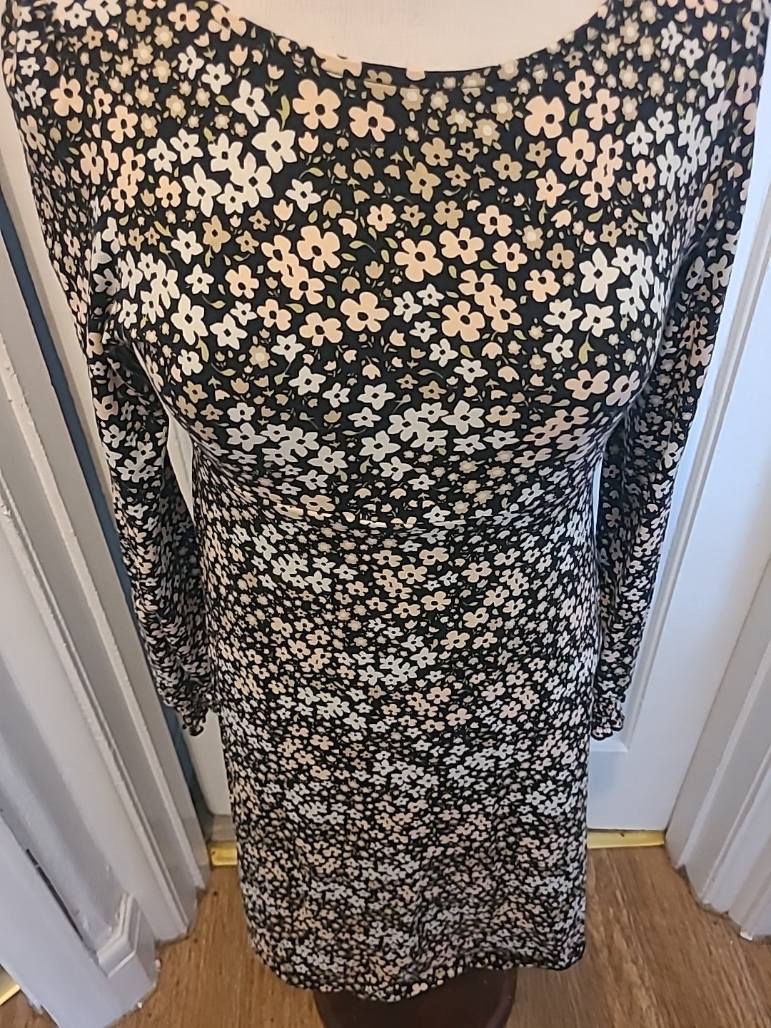 Ladies Dorothy Perkins Maternity Size 6 Black Floral Long Sleeve Dress