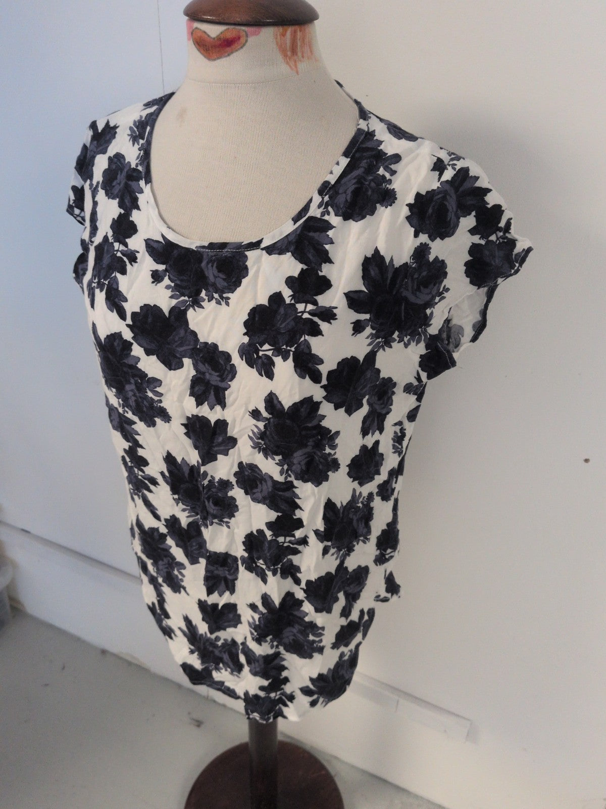 Vero Moda Large Purple And White Floral Short Sleeve Blouse