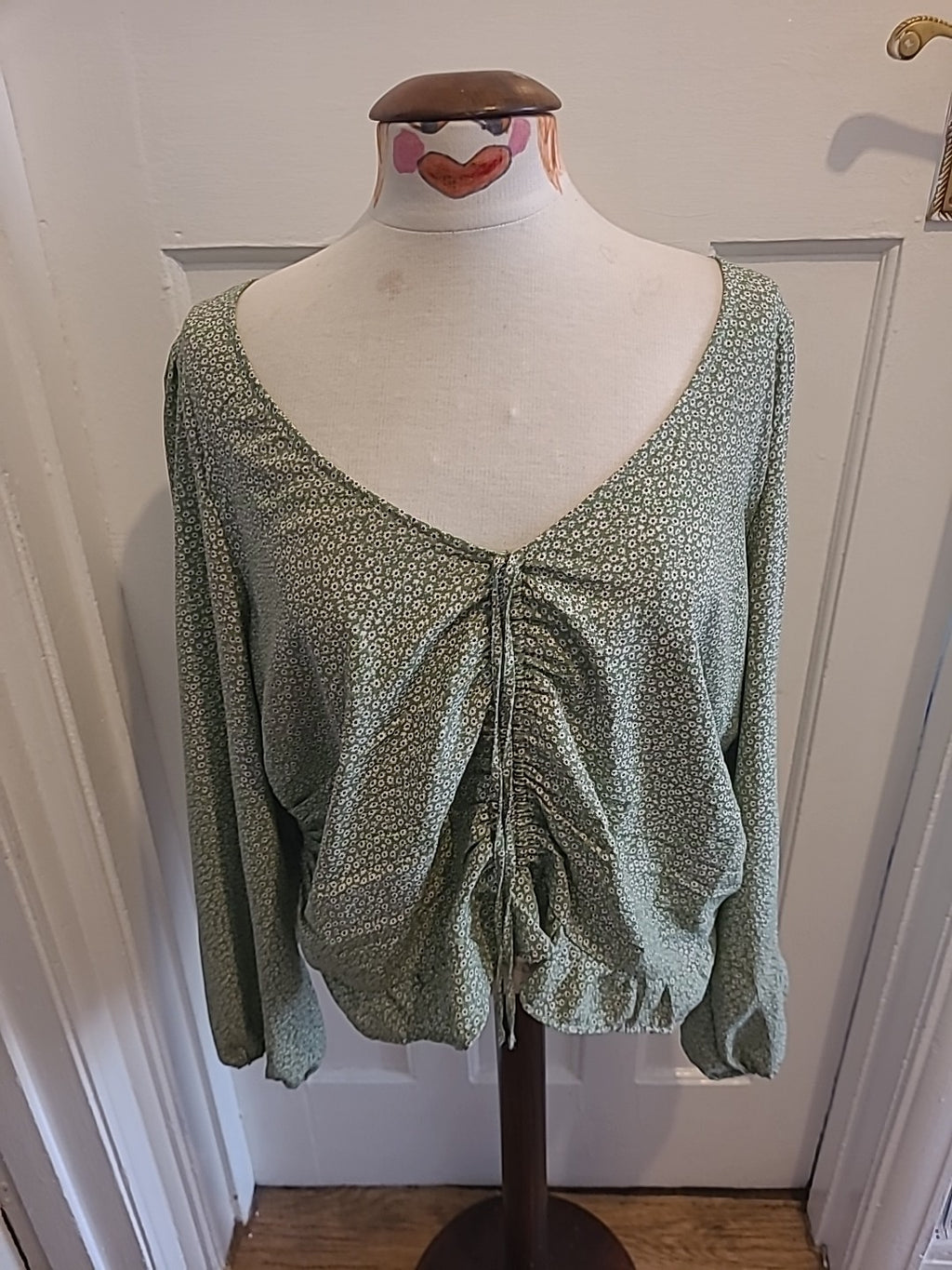 Ladies H+M Size XXL green White Floral Long Sleeved Blouse