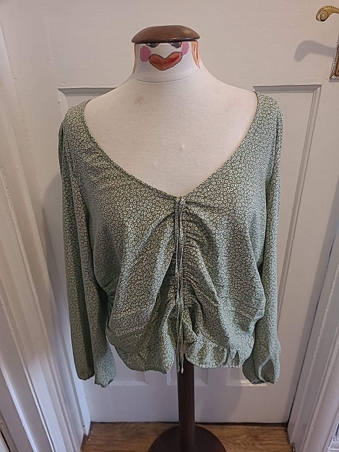 Ladies H+M Size XXL green White Floral Long Sleeved Blouse