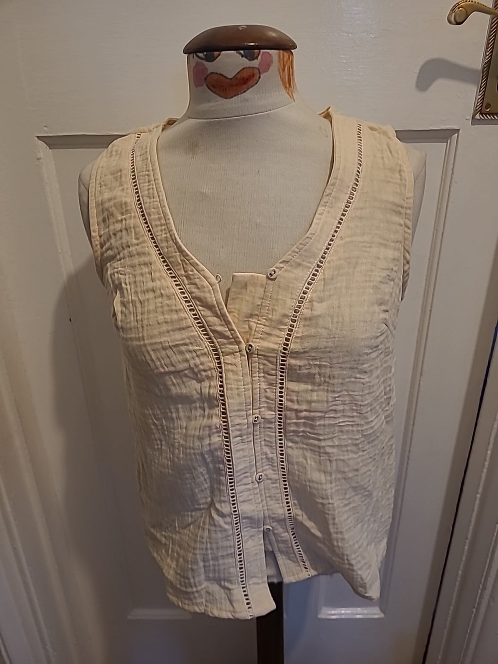Ladies Tu Size 10 Beige Sleeveless Buttoned Night Shirt