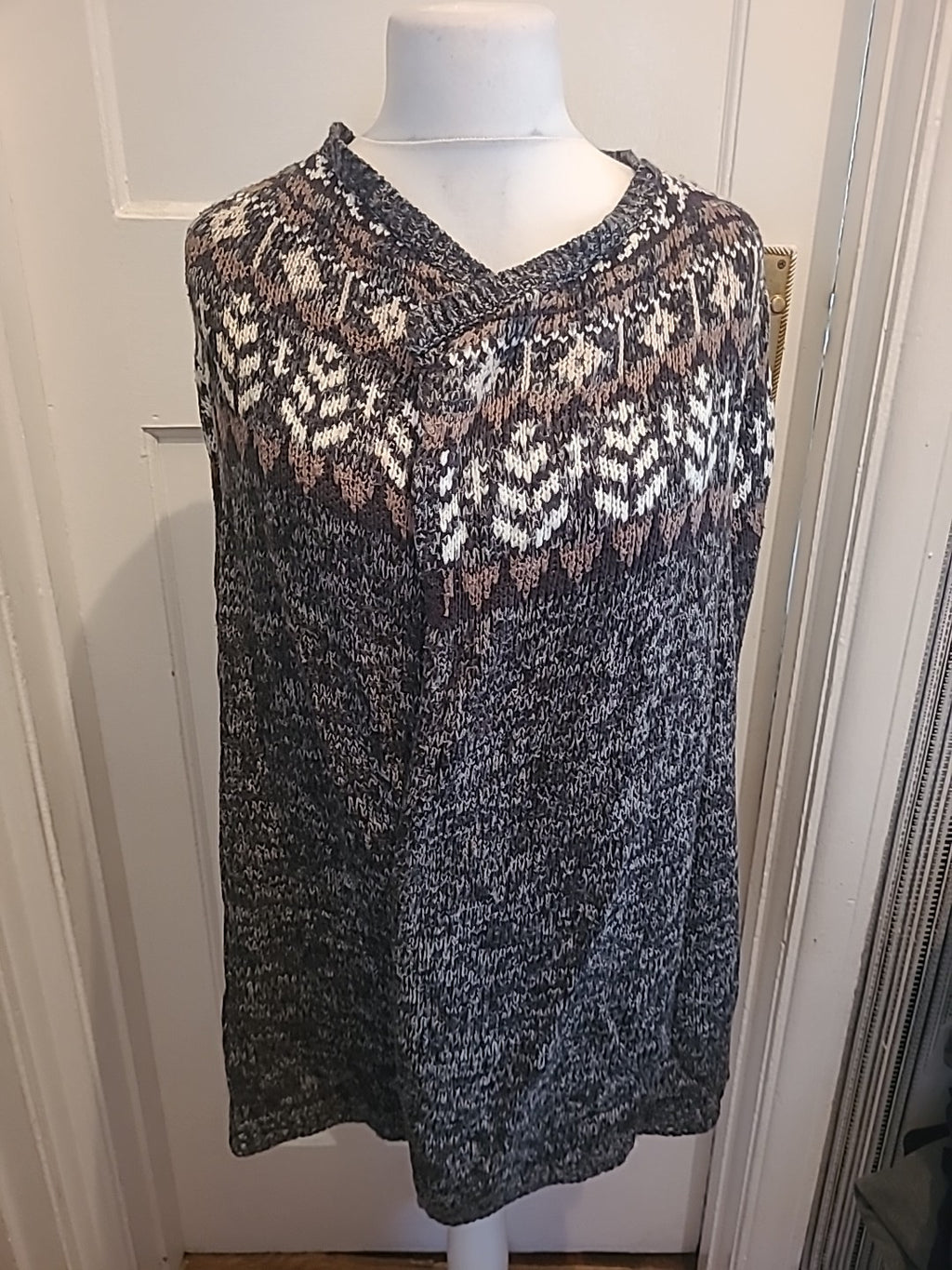 Ladies Papaya Size Small Grey/White/Brown Knit Cardigan