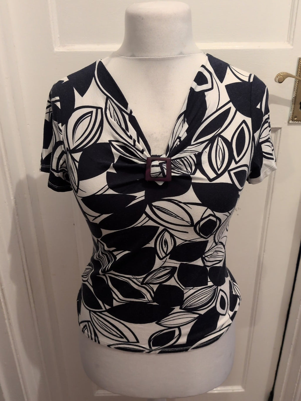 Cc Small Navy And White V Neck Short Sleeve Blouse