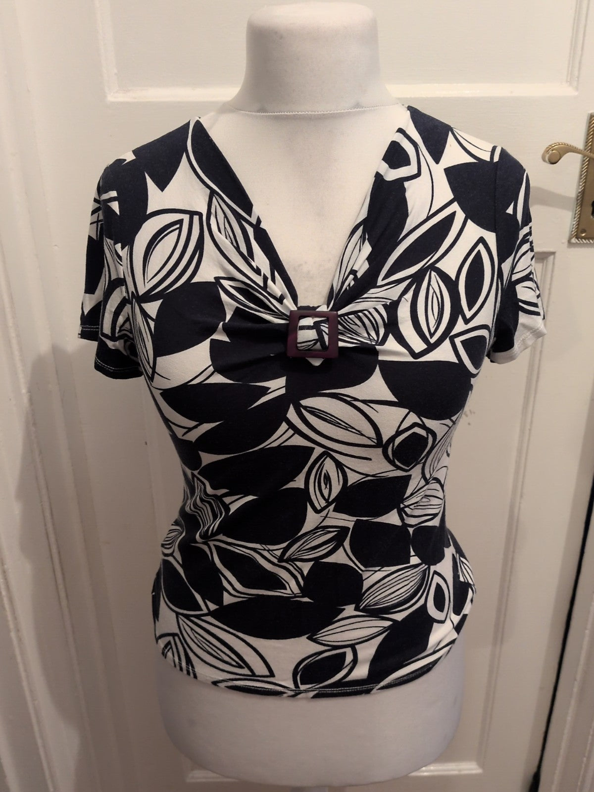 Cc Small Navy And White V Neck Short Sleeve Blouse