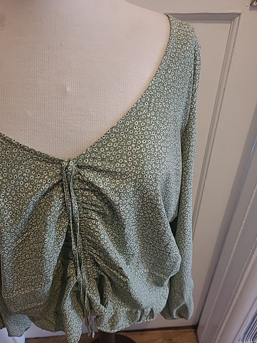 Ladies H+M Size XXL green White Floral Long Sleeved Blouse