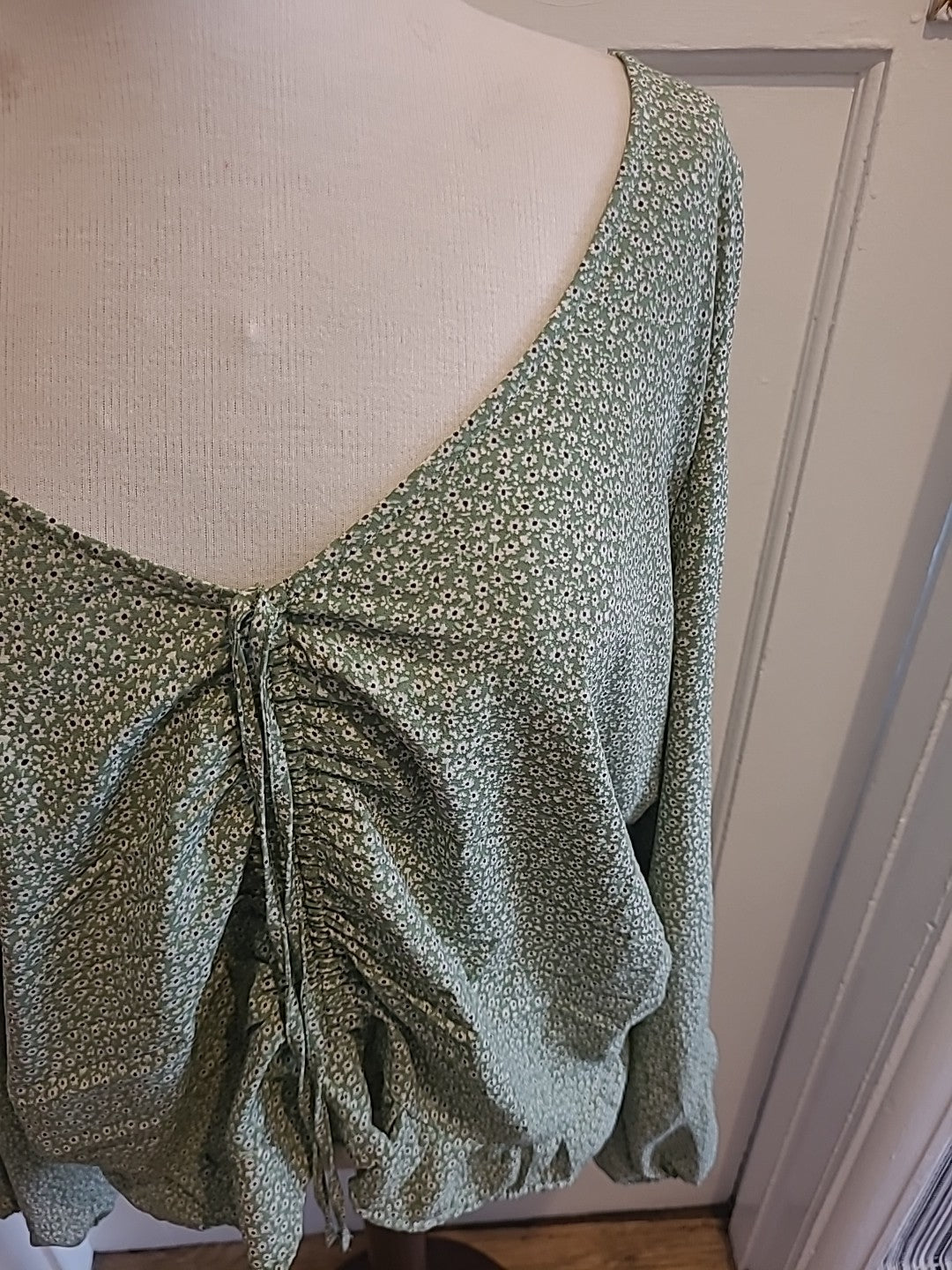 Ladies H+M Size XXL green White Floral Long Sleeved Blouse