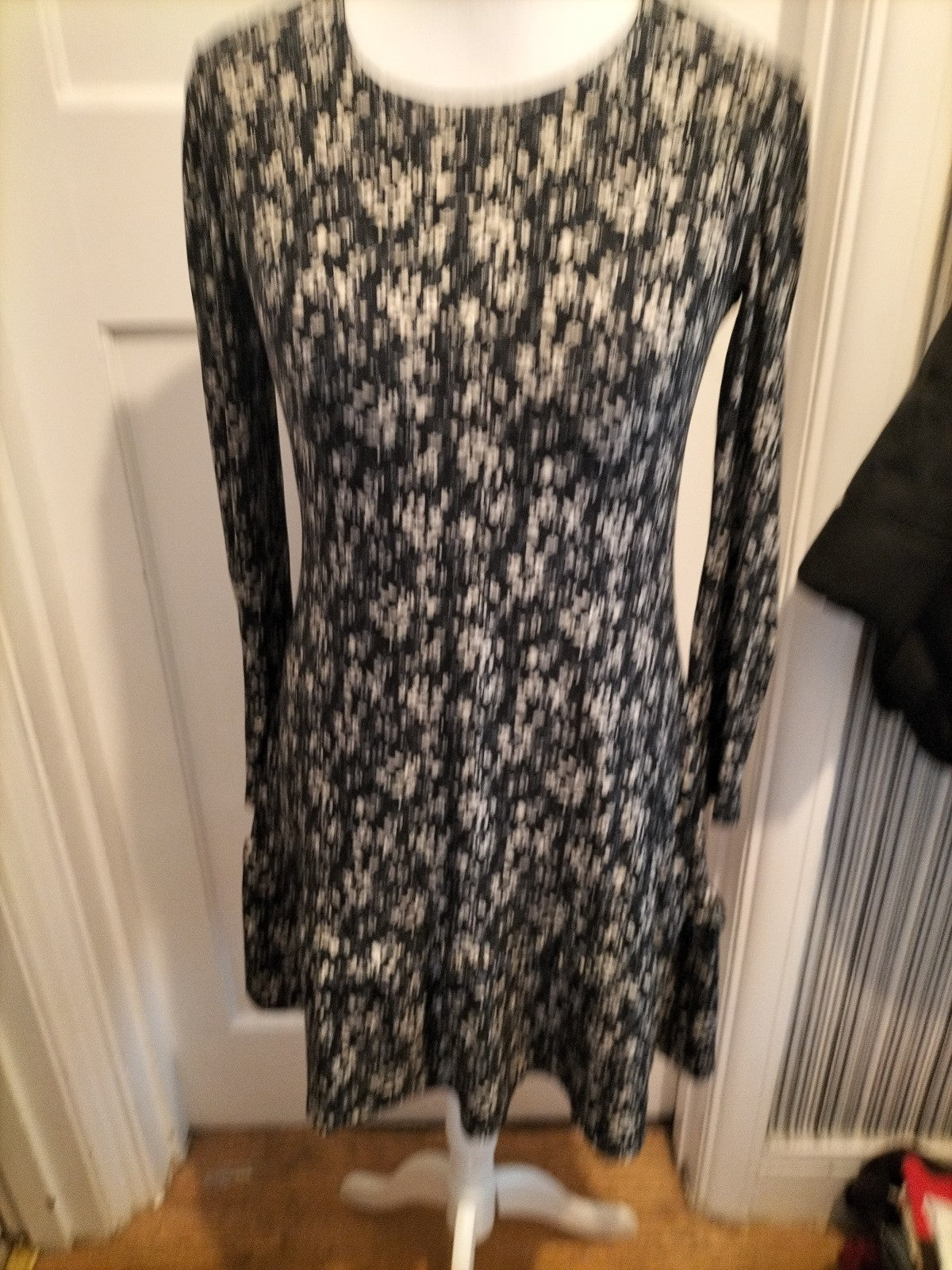 Ladies Primark Size 10 Black And White Floral Long Sleeved Dress