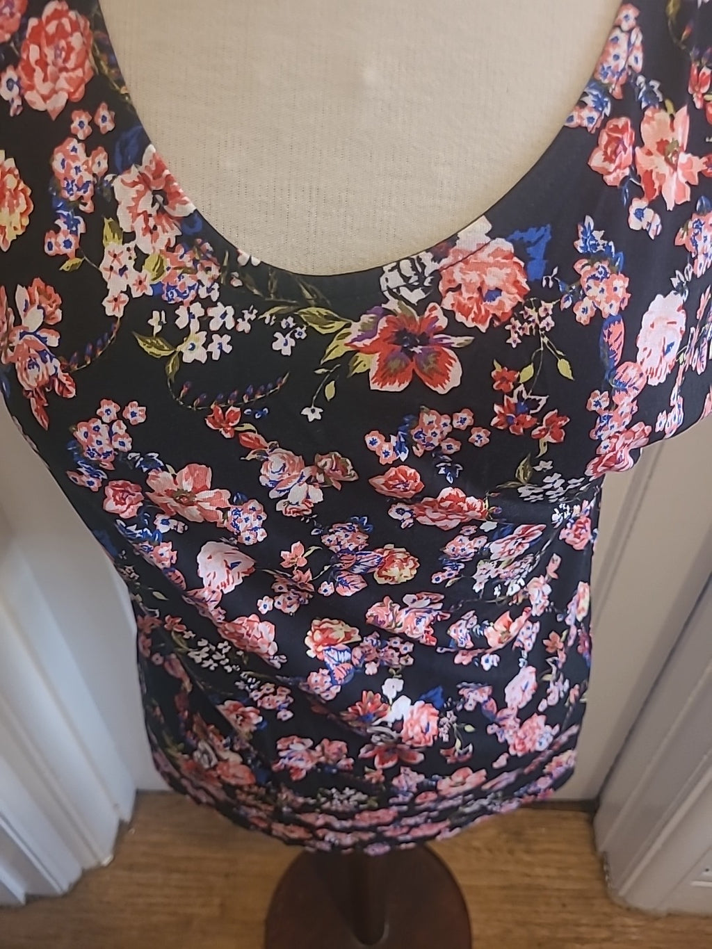 Ladies Street One Size 10 Black Pink Floral Short Sleeved Tshirt