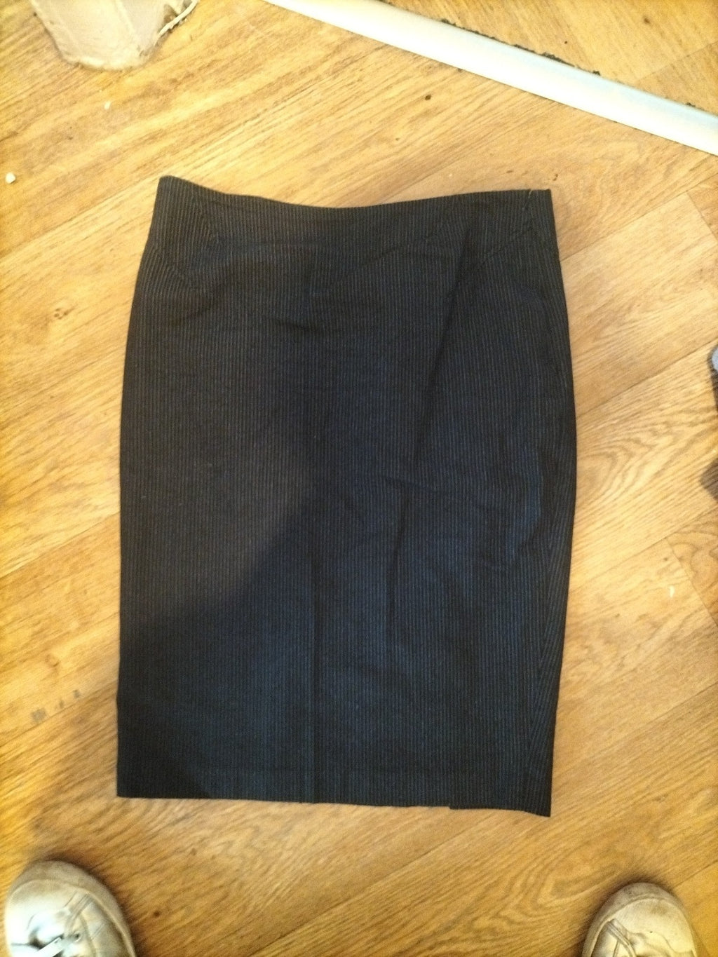 Ladies Warehouse Size 10 Black And White Pin Strip Knee Length Skirt