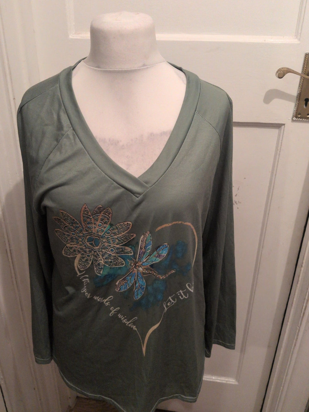 Ladies Size Large Green Long Sleeve V Neck T-shirt Printed