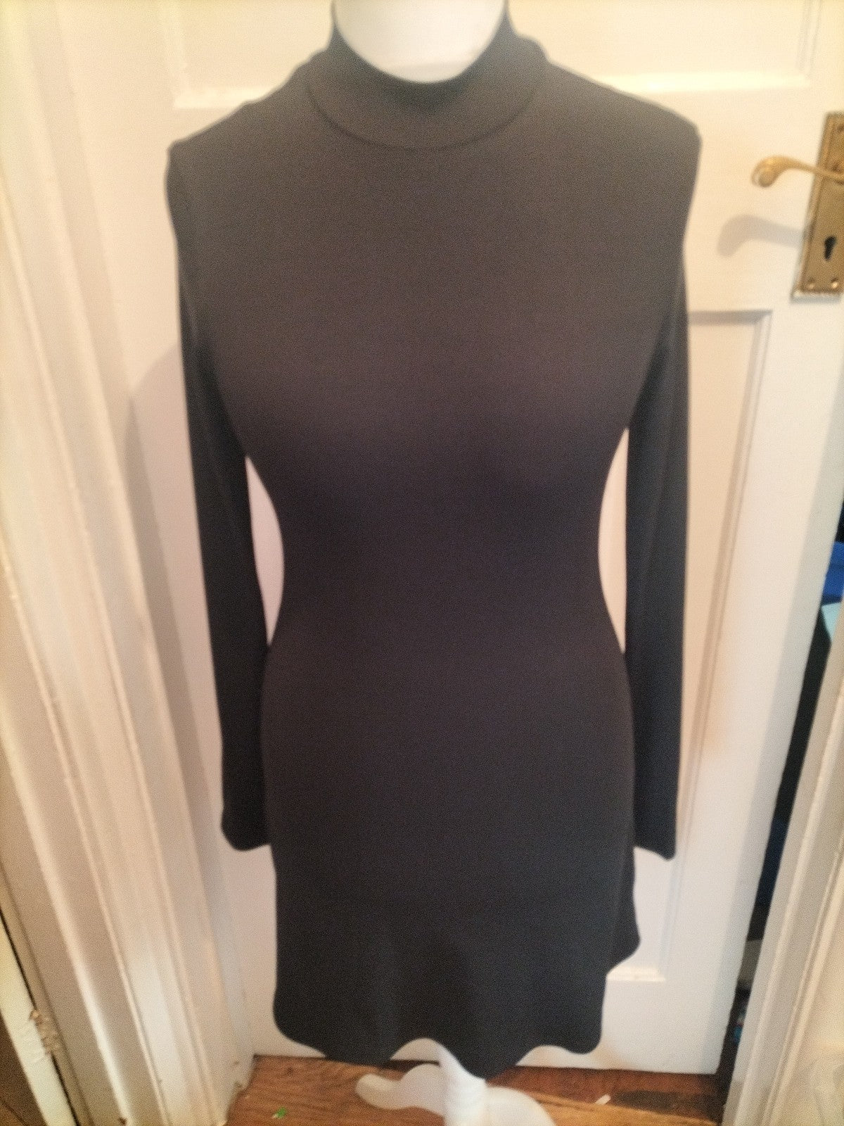 Ladies Cider Size M Black Ribbed Long Sleeved Dress Lights Marks That will Wash