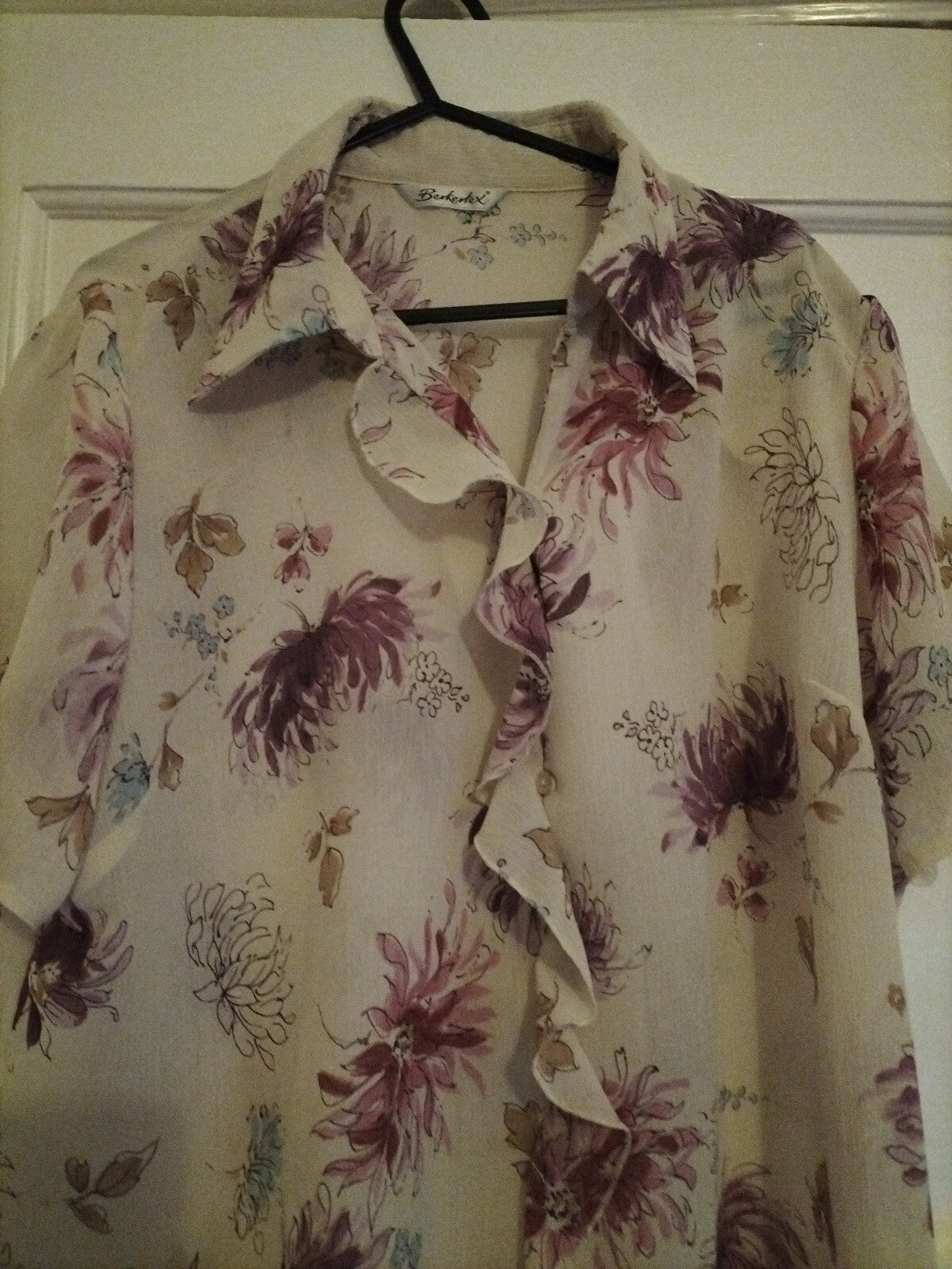 Ladies Berkertex Size Medium Floral Short Sleeved Blouse