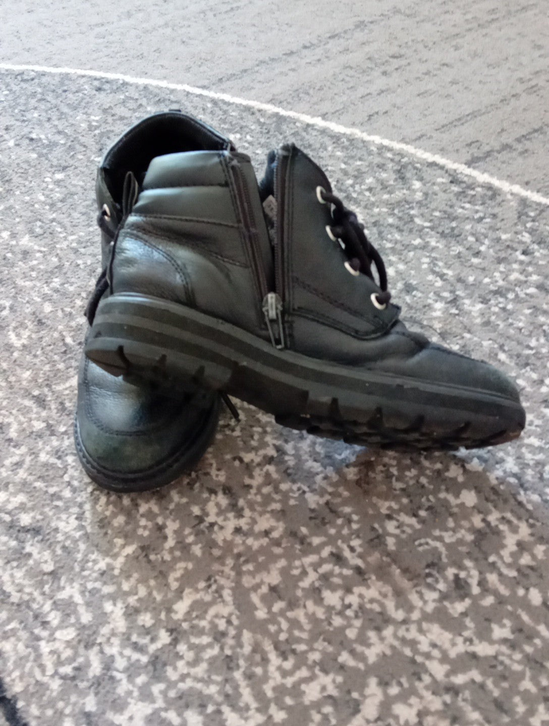 Boys Clarks Black Boots Side Zip Size 13.5 Free Delivery