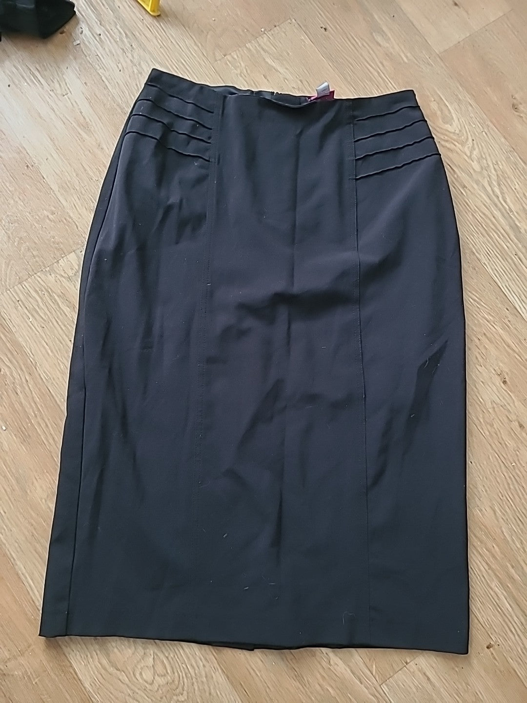 Ldies Magi-scuplt Size 12 Black Lined Skirt