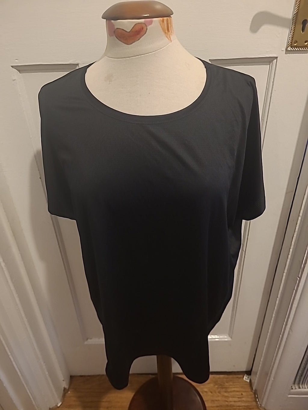 Ladies Workout Size 18/20 Black Short Sleeved Tshirt