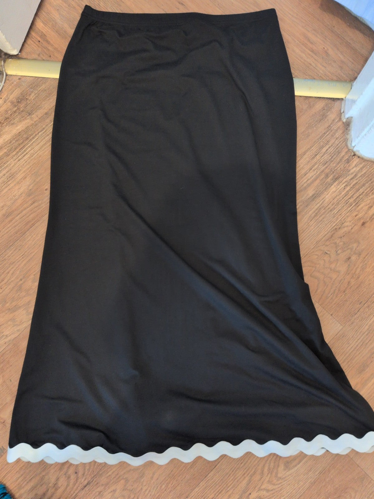 2xl Black With White Trim Long Length Elasticated Maxi Skirt