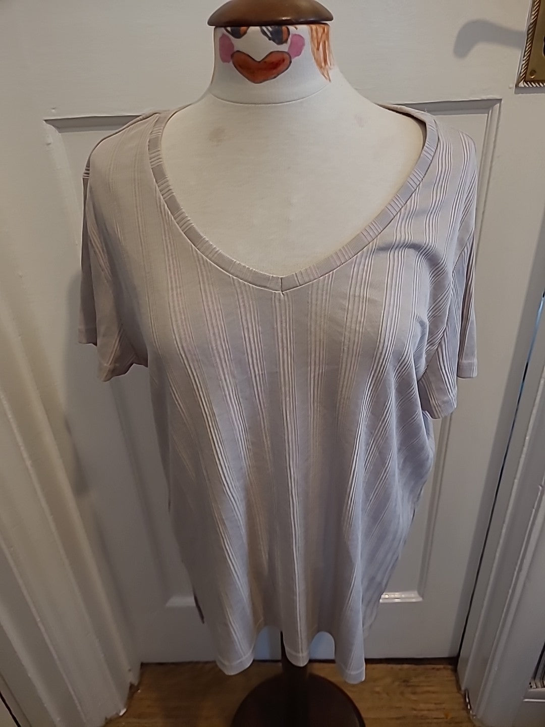 Ladies Beloved Size 3XL Beige Ribbed Short Sleeved Tshirt