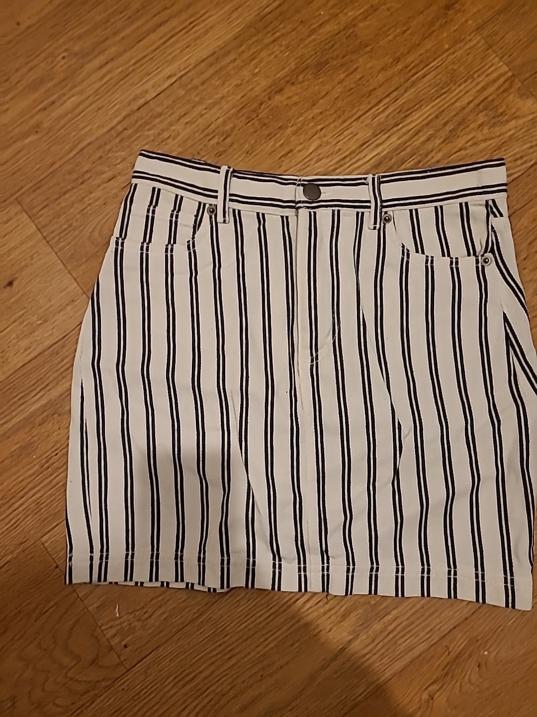 Ladies Monki Size Euro 34 Black White Mini Skirt
