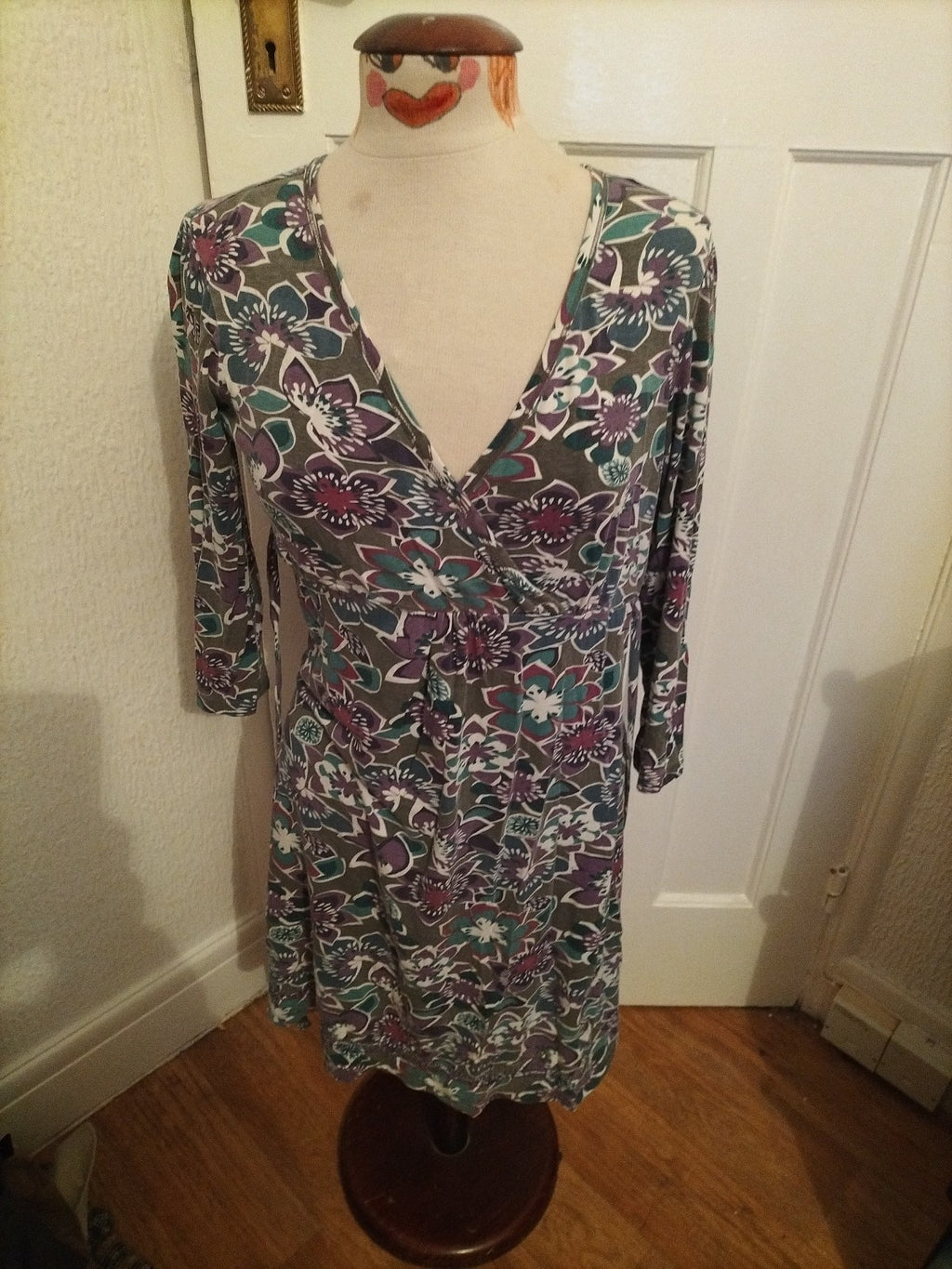 Ladies Mantaray Size 8 Purple And Green Floral Long Sleeved Dress